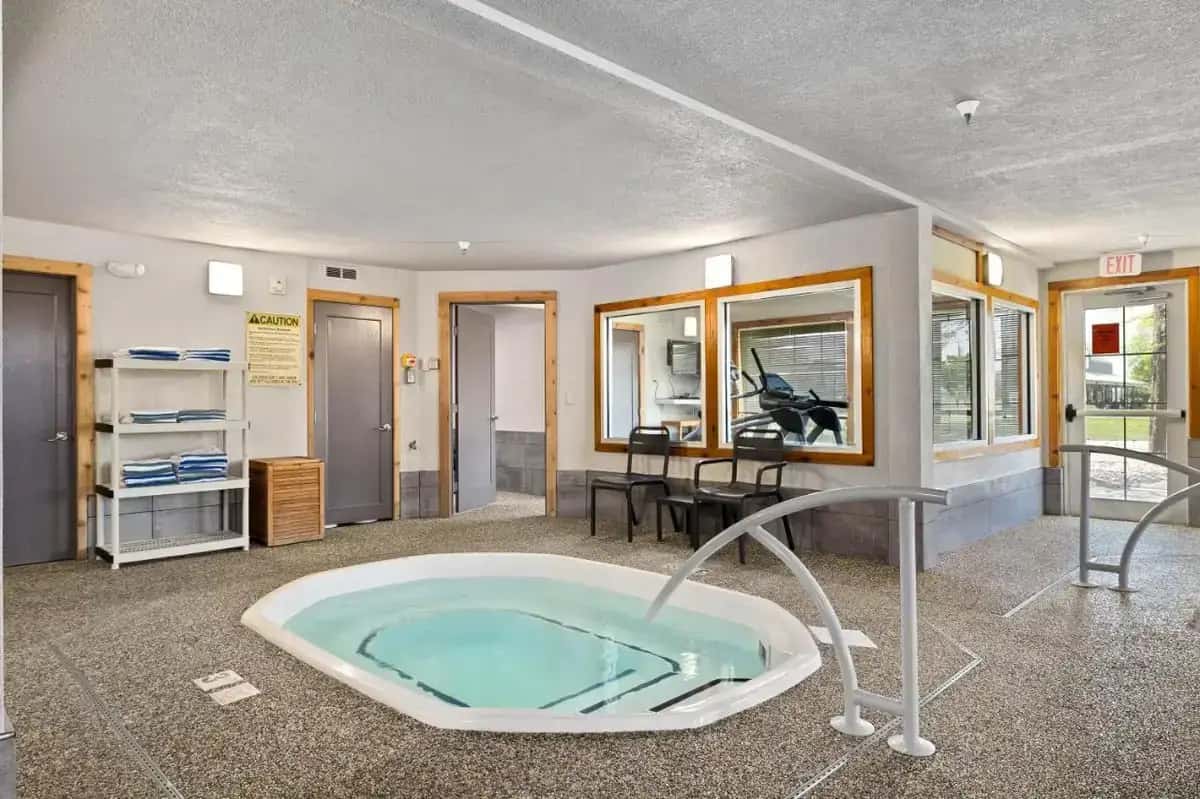 a hot tub in the middle of a room at Kelly Inn Billings in Billings