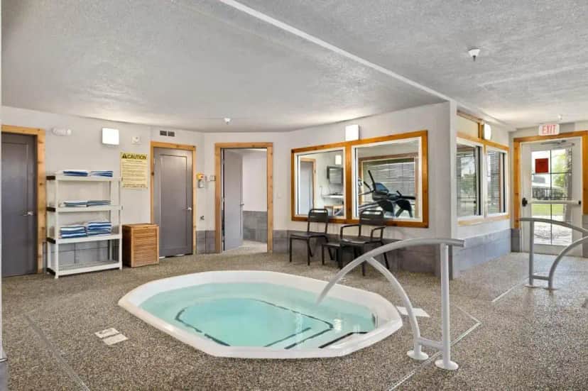 a hot tub in the middle of a room at Kelly Inn Billings in Billings