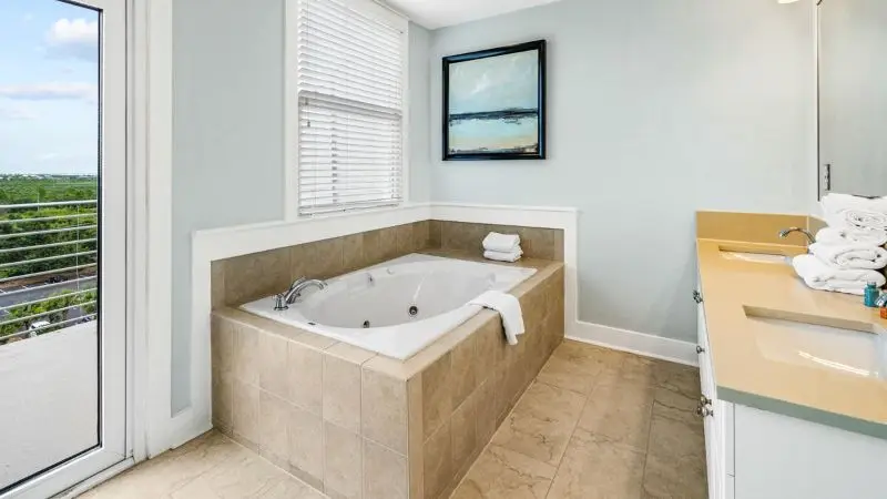 Hotels with jacuzzi in room in Gulf Shores