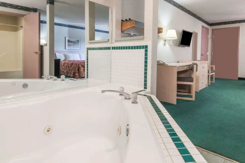 Private in-room jacuzzi at Knights Inn Ottawa