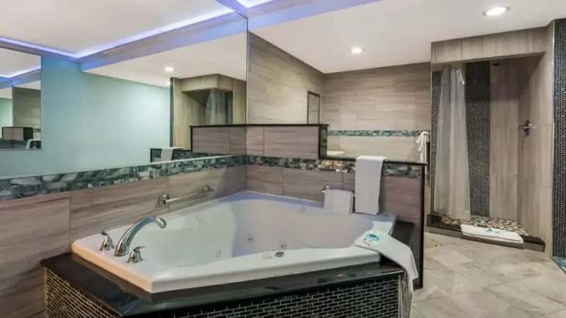 In-room hot tub at Knights Inn Philadelphia in Philadelphia, PA