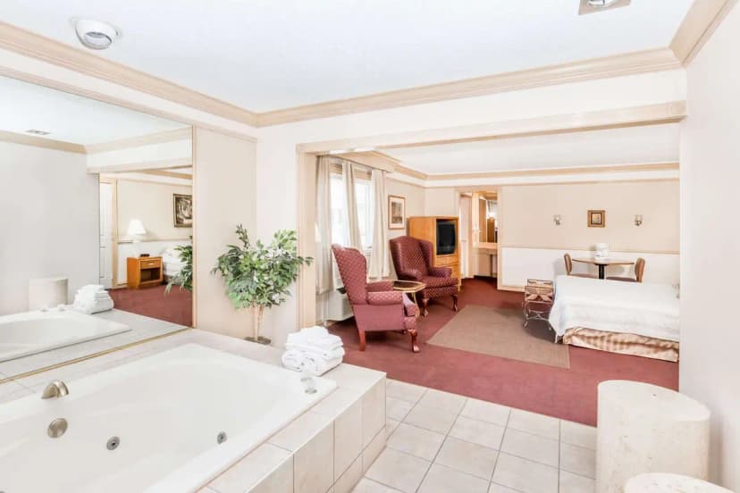 Hotels with jacuzzi in room in South Sioux City