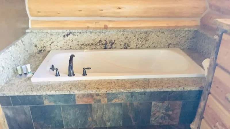 In-room hot tub at Kodiak Mountain Resort in Afton, WY