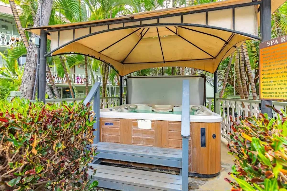an outdoor hot tub in a gazebo at Kona Islander Inn - Prime Downtown Location with Hot Tub, Pool & Beach in Kailua-Kona