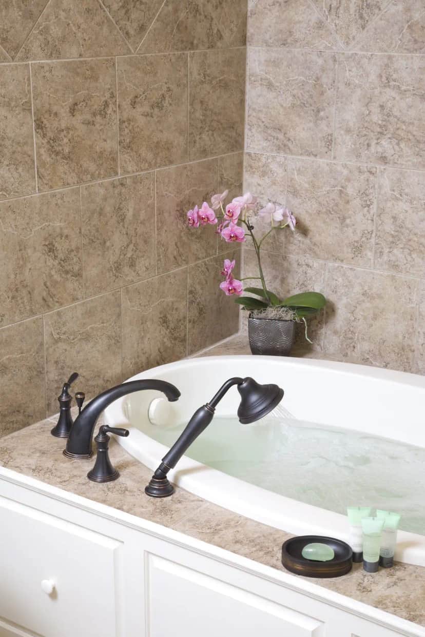 La Maison in Midtown Deep soaking bathtub