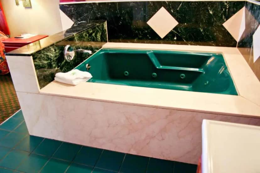 Private in-room jacuzzi tub in the King Suite with Spa Bath - Smoking at La Mirage Inn LAX Airport