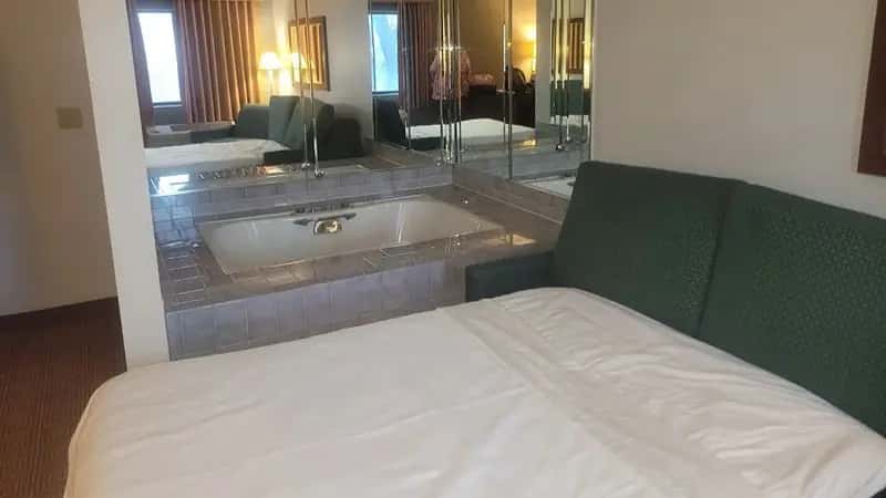 In-room hot tub at La Quinta by Wyndham Salt Lake City – Layton in Layton, UT