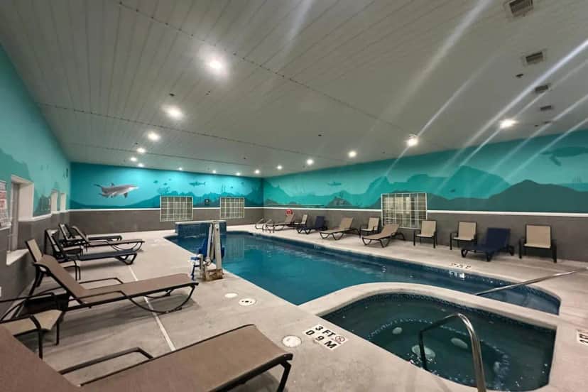 Shared indoor hot tub at La Quinta Inn & Suites by Wyndham Alamo - McAllen East