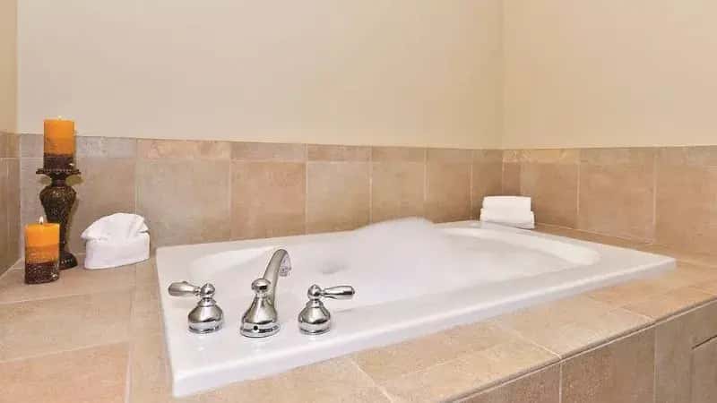 La Quinta Inn & Suites by Wyndham Auburn hotel photo 1 in Auburn, Washington