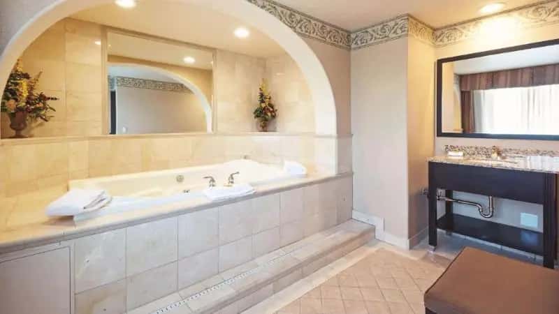 In-room hot tub at La Quinta Inn & Suites by Wyndham Boise Towne Square in Boise, ID