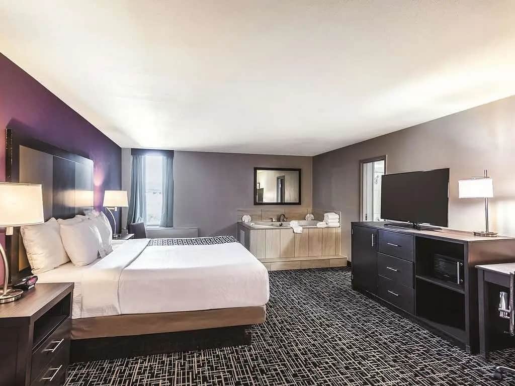 La Quinta Inn & Suites by Wyndham Colorado Springs North hotel photo 1 in Colorado Springs, Colorado