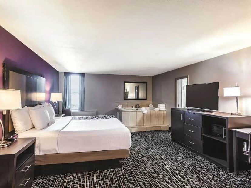 La Quinta Inn & Suites by Wyndham Colorado Springs North hotel photo 1 in Colorado Springs, Colorado