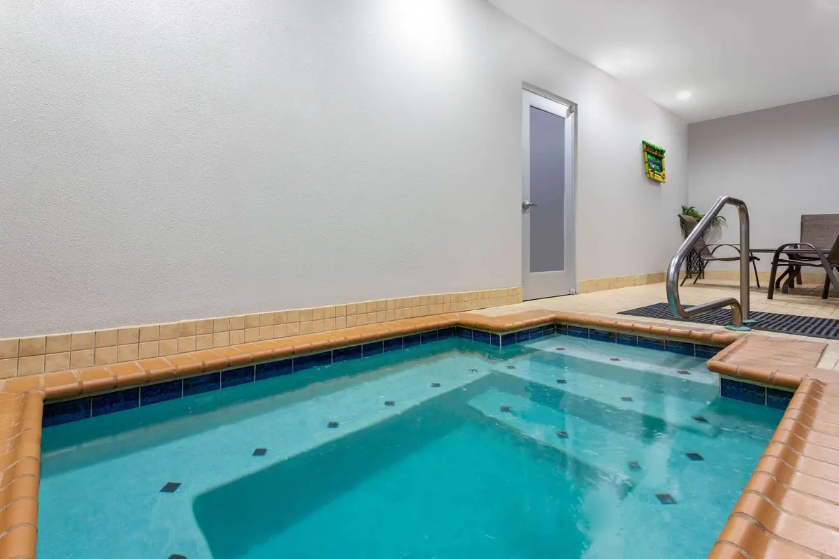 Hotels in Columbus with a jacuzzi in the room