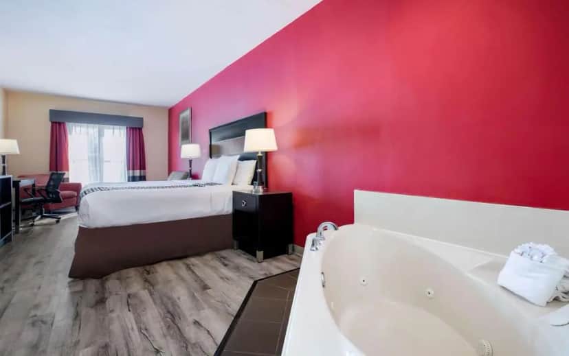 La Quinta Inn & Suites by Wyndham Dallas Mesquite hotel photo 1 in Mesquite, Texas