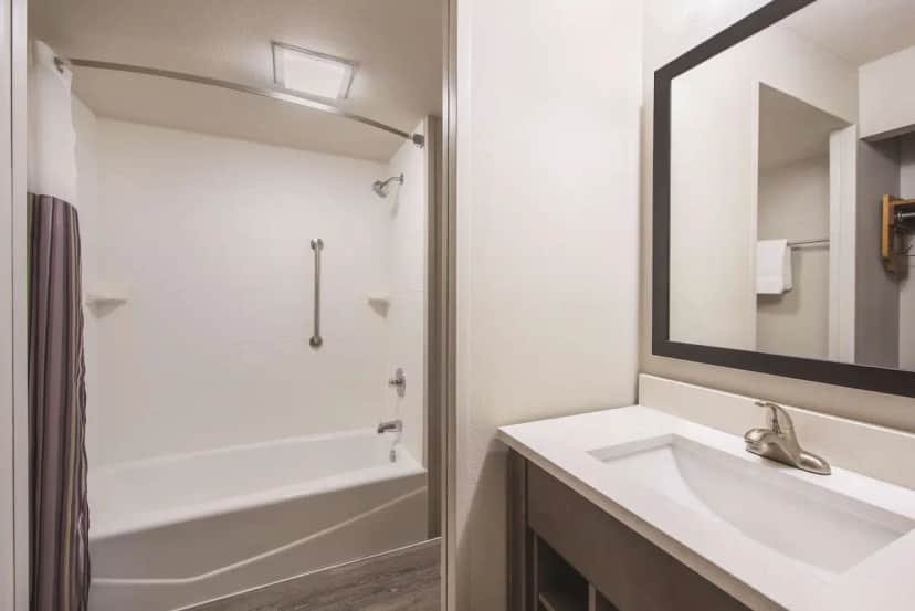 Deep soaking bathtub at La Quinta Inn & Suites by Wyndham Effingham