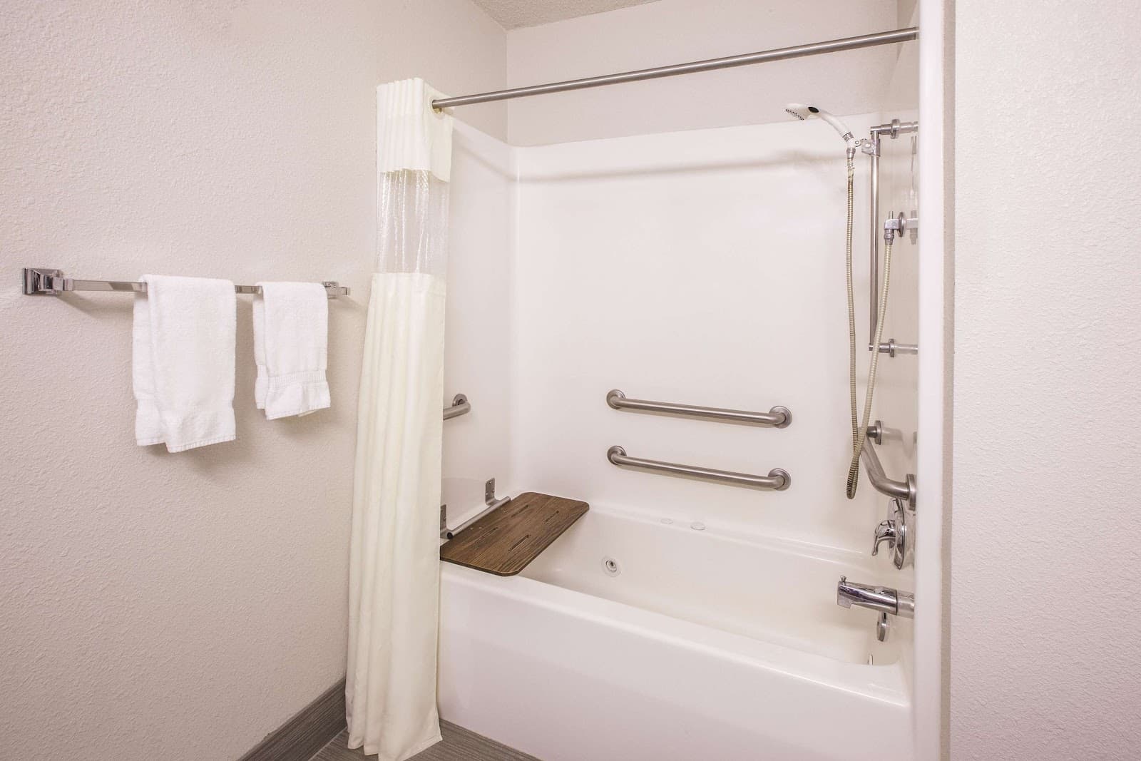 La Quinta Inn & Suites By Wyndham Erie