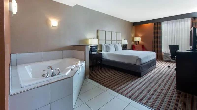 La Quinta Inn & Suites by Wyndham Harrisburg-Hershey hotel photo 1 in Harrisburg, Pennsylvania