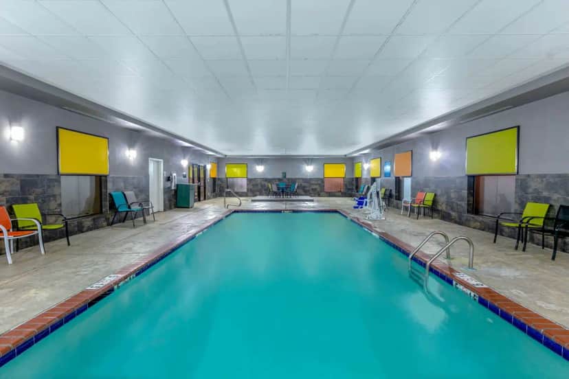 La Quinta Inn & Suites by Wyndham Horn Lake / Southaven Area — pool