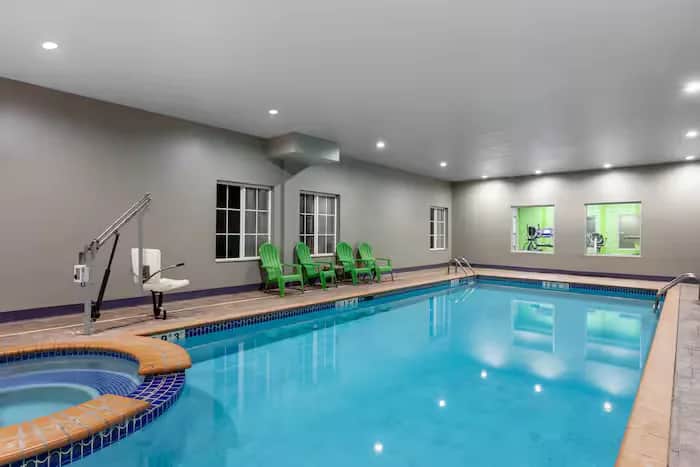 Shared indoor hot tub at La Quinta Inn & Suites by Wyndham Huntsville Airport Madison