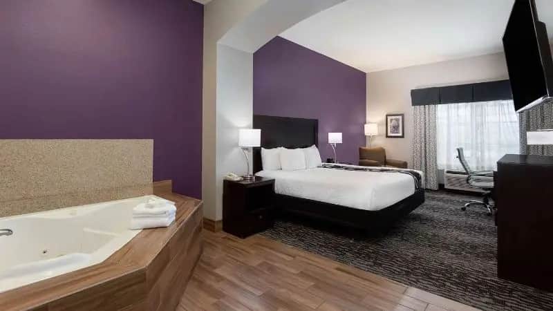La Quinta Inn & Suites by Wyndham Huntsville Airport Madison hotel photo 1 in Madison, Alabama