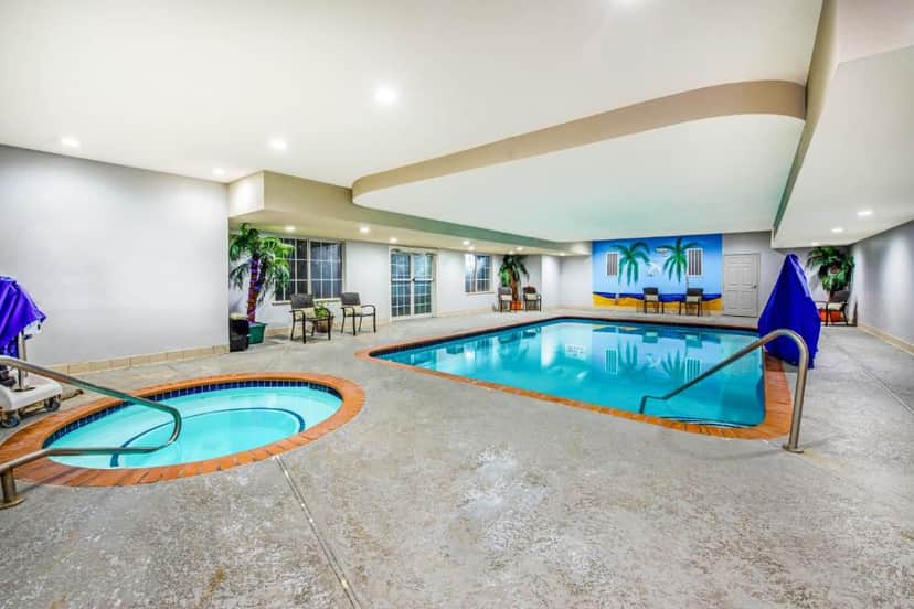 Shared indoor hot tub at La Quinta Inn & Suites by Wyndham Kingwood Houston IAH Airpt