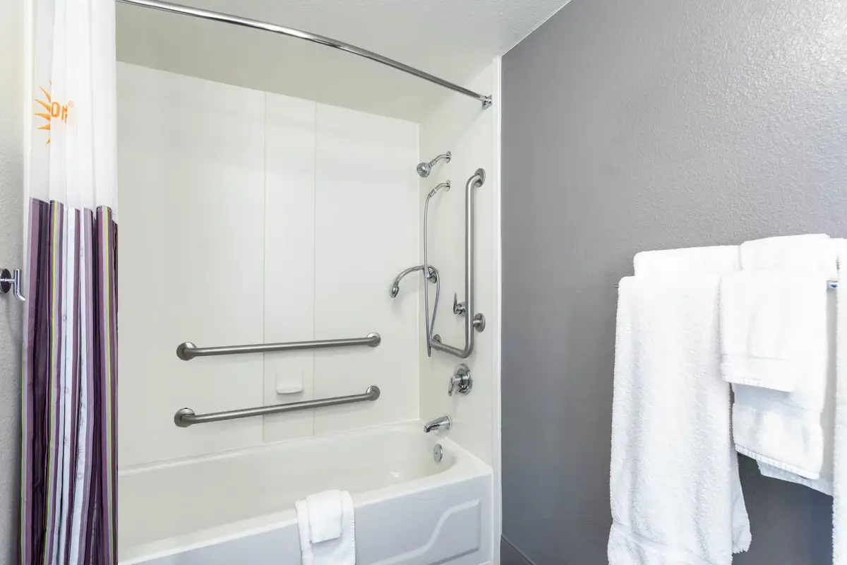 Deep soaking bathtub at La Quinta Inn & Suites by Wyndham Louisville