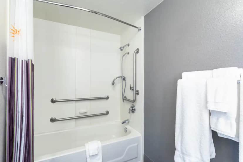 Deep soaking bathtub at La Quinta Inn & Suites by Wyndham Louisville