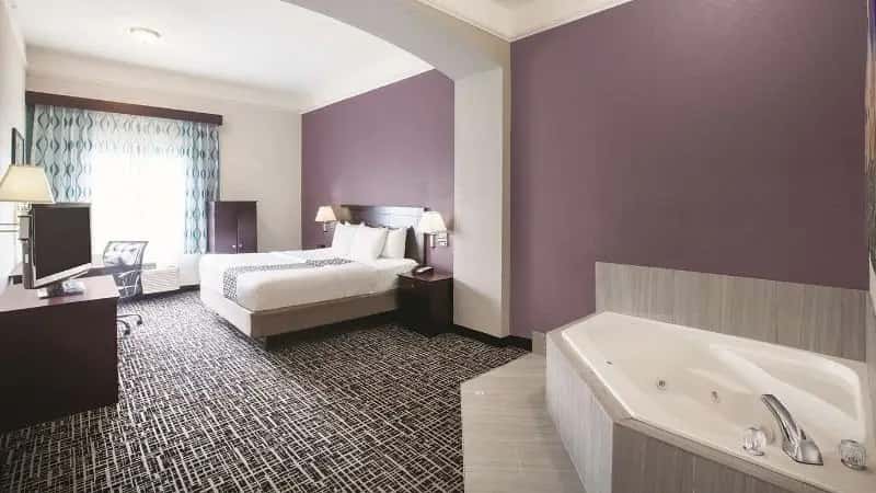 In-room hot tub at La Quinta Inn & Suites by Wyndham Mansfield TX in Mansfield, TX