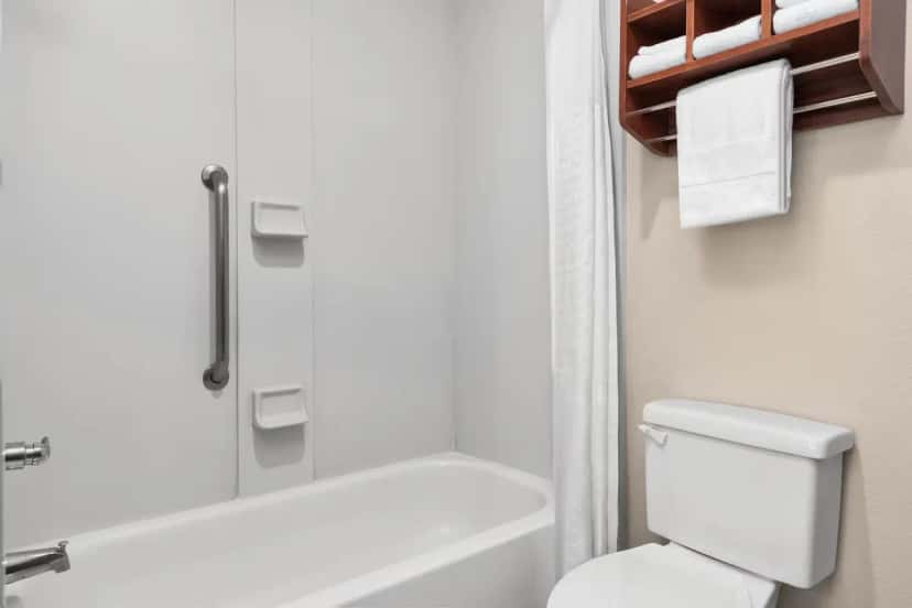 Deep soaking tub at La Quinta Inn & Suites by Wyndham Midwest City - Tinker AFB in Midwest City, OK
