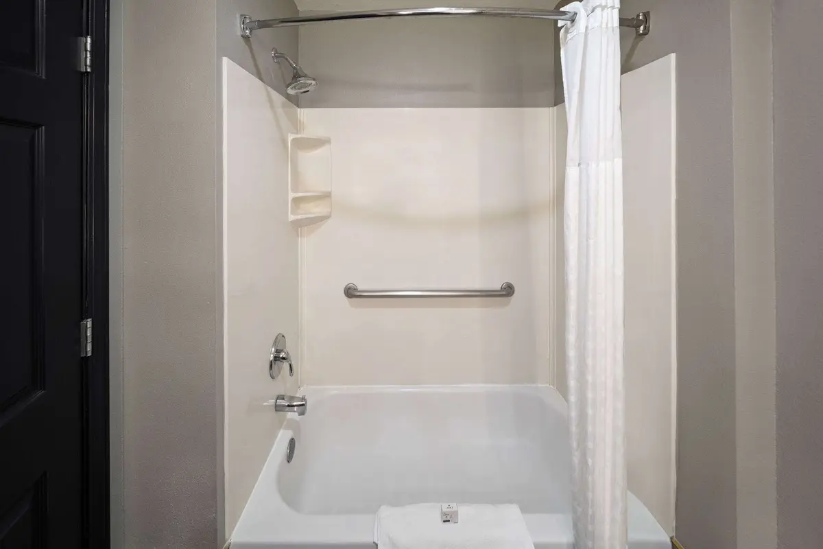 Deep soaking bathtub at La Quinta Inn & Suites by Wyndham Olathe