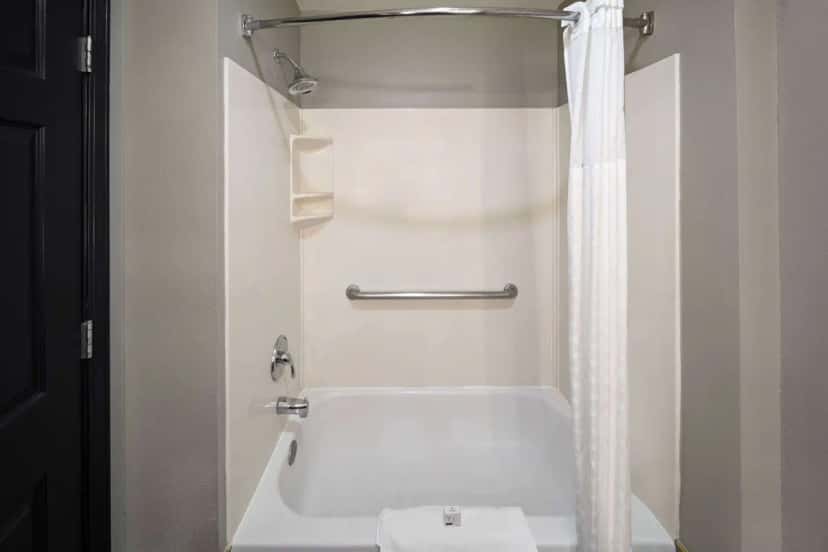 Deep soaking tub at La Quinta Inn & Suites by Wyndham Olathe in Olathe, KS