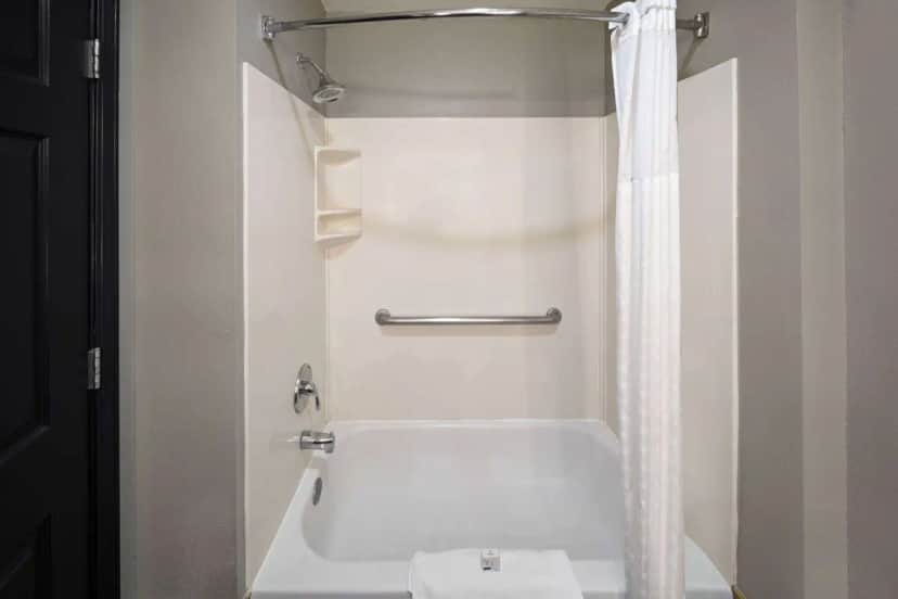 Deep soaking bathtub at La Quinta Inn & Suites by Wyndham Olathe