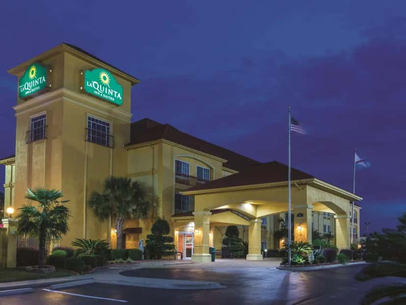 In-room hot tub at La Quinta Inn & Suites by Wyndham Prattville in Prattville, AL