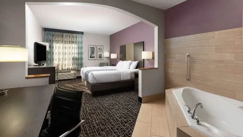 La Quinta Inn & Suites by Wyndham Snellville-Stone Mountain hotel photo 1 in Snellville, Georgia