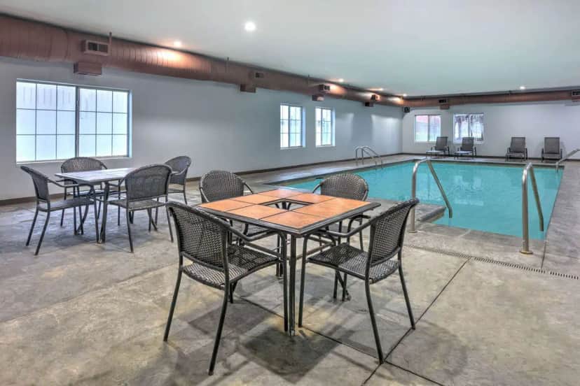 La Quinta Inn & Suites By Wyndham Tulsa Airpt / Expo Square — pool
