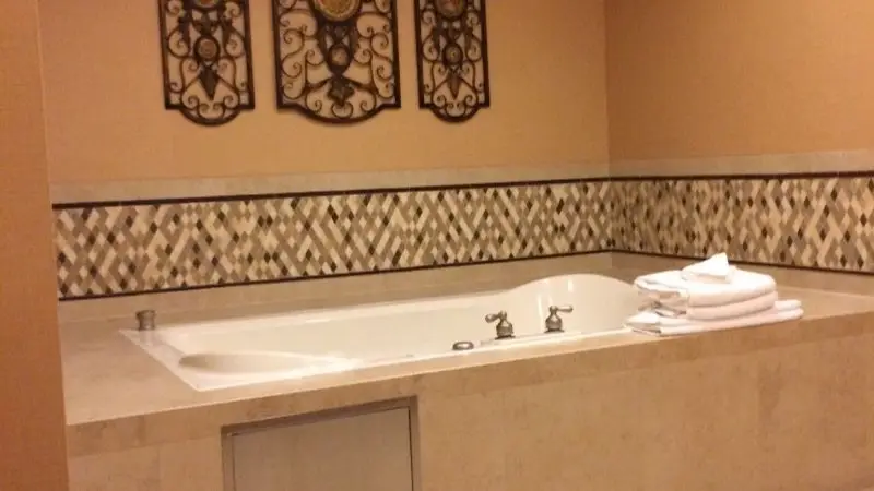 Hotels with jacuzzi in room in Twin Falls