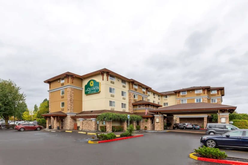 Hotels in Vancouver with a jacuzzi in the room