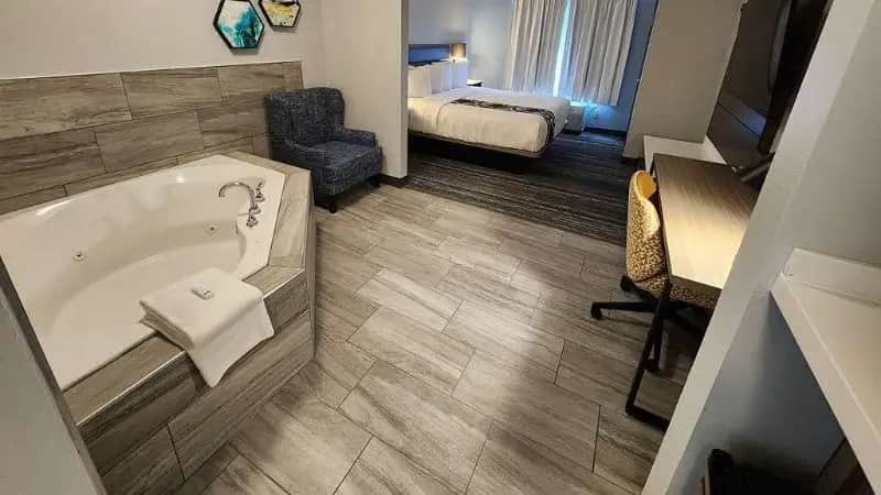 La Quinta Inn & Suites by Wyndham Warner Robins – Robins AFB hotel photo 1 in Warner Robins, Georgia