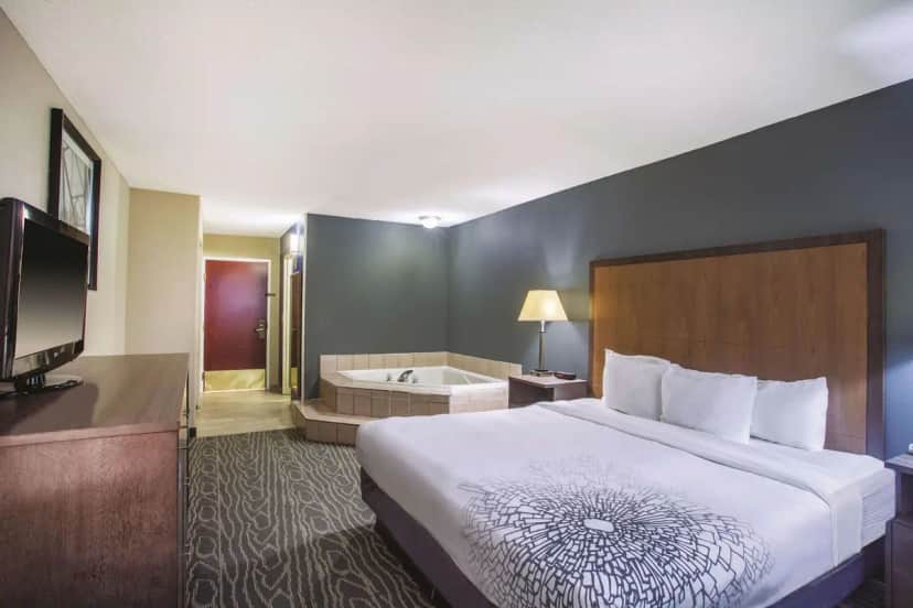 Private in-room jacuzzi at La Quinta Inn by Wyndham Richmond South