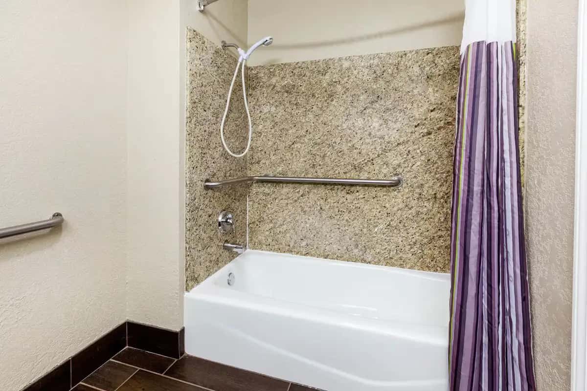 Deep soaking bathtub at La Quinta Inn by Wyndham Sandusky Near Cedar Point