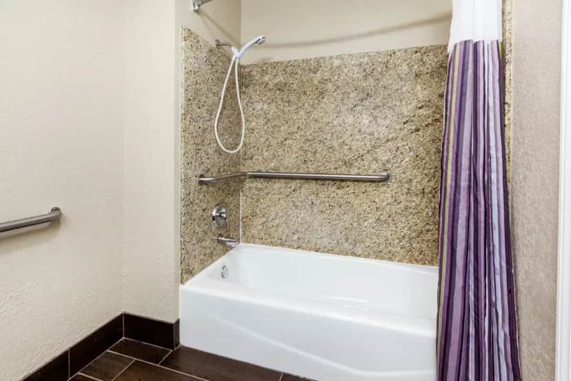 Deep soaking bathtub at La Quinta Inn by Wyndham Sandusky Near Cedar Point