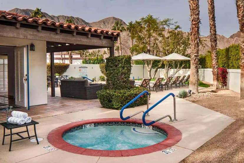 Hotels with jacuzzi in room in La Quinta