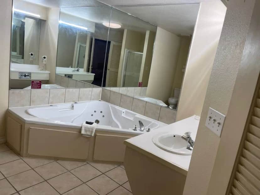 Private in-room jacuzzi tub at Lakeside Inn & Suites By Oyo Mathis I 37