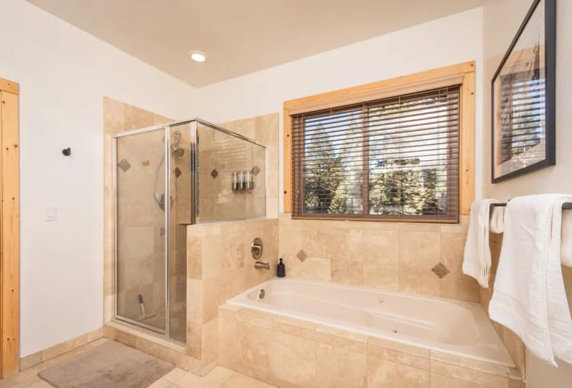 Hotels with jacuzzi in room in Ca