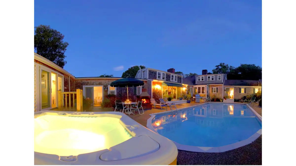 Shared outdoor hot tub at Lamb and Lion Inn