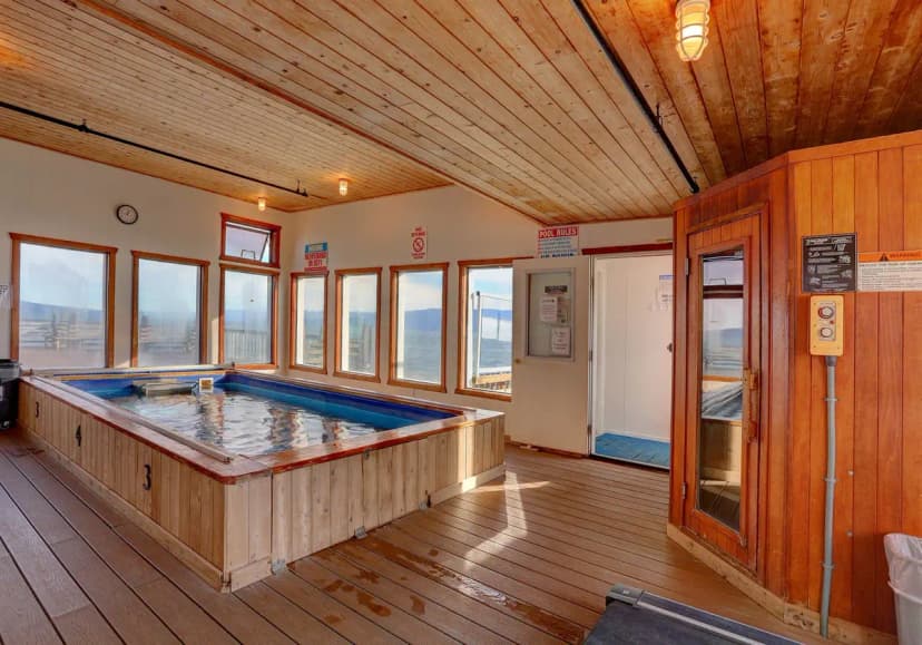 Hotels with jacuzzi in room in Homer