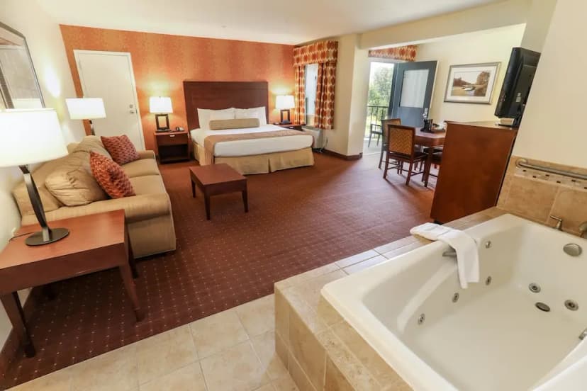 Hotels with jacuzzi in room in Carroll Valley