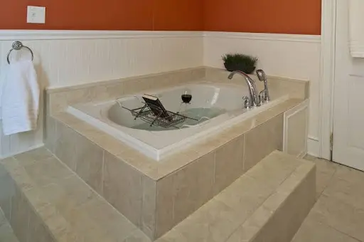 Hotels with jacuzzi in room in Burlington