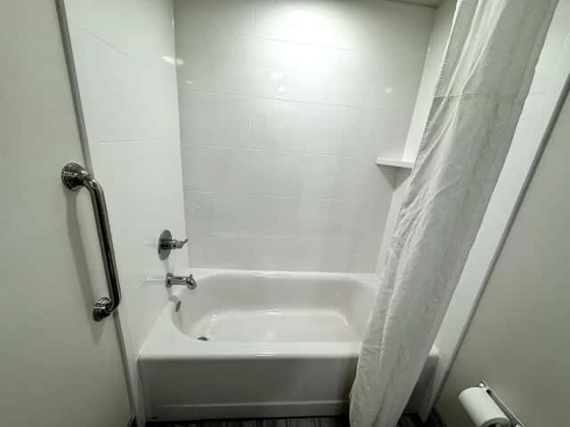 Deep soaking bathtub at Lodge at Mill Creek