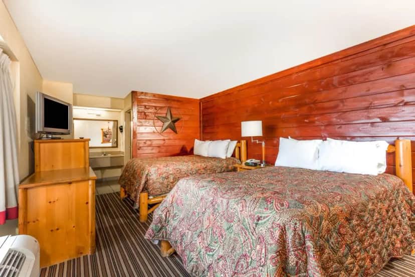 Lodge at Mill Creek — bathroom